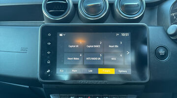 2022 Dacia TCe Prestige Euro 6 5-door (Orange) - Image: 7