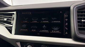 2025 Audi 1.0 TFSI 30 S line Sportback S Tronic Euro 6 5-door (Red) - Image: 18