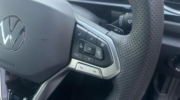 2025 Volkswagen TSI R-Line DSG 2WD Euro 6 2-door (Black) - Image: 12