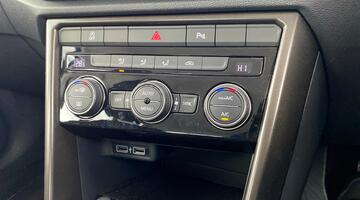 2020 Volkswagen TSI EVO SE Euro 6 5-door (Blue) - Image: 25