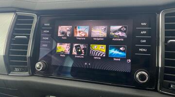 2022 Škoda TSI ACT SE Drive Euro 6 5-door (7 Seat) (White) - Image: 18