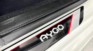 2020 Toyota 1.0 VVT-i x-trend Funroof x-shift Euro 6 5-door (White) - Image: 20