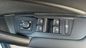 2025 Volkswagen ETSI MHEV R-Line DSG Euro 6 5-door (Blue) - Image: 33