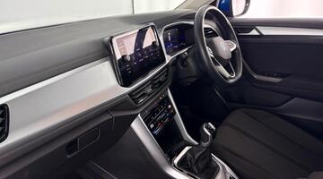 2022 Volkswagen 1.0 TSI Life Euro 6 5-door (Blue) - Image: 2