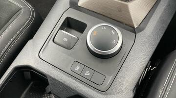 2024 Volkswagen 2.0 TDI Style Auto 4Motion Euro 6 4-door (Grey) - Image: 25