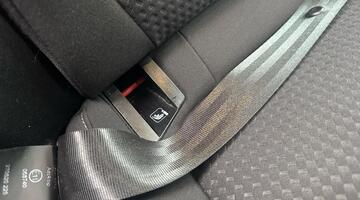 2020 Ford EcoBlue Zetec Euro 6 5-door (Red) - Image: 15