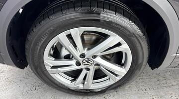 2025 Volkswagen TSI R-Line DSG Euro 6 5-door (Black) - Image: 35