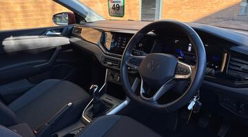 2023 Volkswagen 1.0 TSI Life Euro 6 5-door (Red) - Image: 6