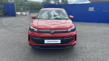 2025 Volkswagen ETSI MHEV Life DSG Euro 6 5-door (Red) - Image: 25