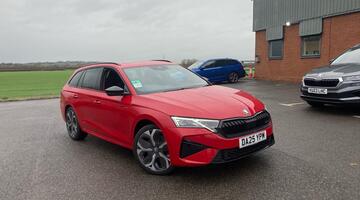 2025 Škoda 2.0 TSI vRS DSG Euro 6 5-door (Red) - Image: 2