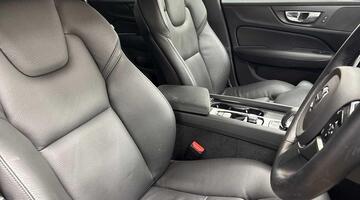 2025 Volvo 2.0 B4 MHEV Plus DCT Auto Euro 6 5-door (Black) - Image: 28