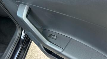 2025 Volkswagen 1.0 EVO Life Euro 6 5-door (Black) - Image: 22