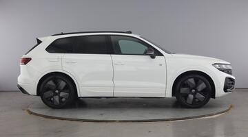 2023 Volkswagen 3.0 TDI V6 Black Edition Tiptronic 4Motion Euro 6 5-door (White) - Image: 4