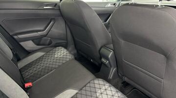 2023 Volkswagen 1.0 TSI R-Line Euro 6 5-door (Blue) - Image: 26