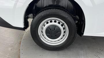 2025 Volkswagen 2.0 TDI T28 Commerce Plus FWD SWB Euro 6 5-door (White) - Image: 5