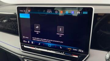 2025 Volkswagen 2.0 TDI R-Line DSG Euro 6 5-door (Red) - Image: 22