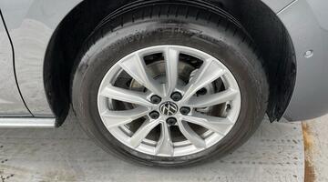 2025 Volkswagen 2.0 TDI Style Long MPV DSG Euro 6 5-door (Grey) - Image: 5