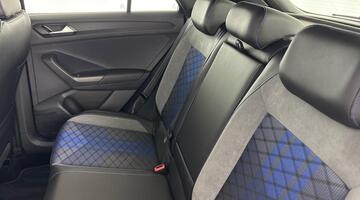 2025 Volkswagen 2.0 TSI R DSG 4Motion Euro 6 5-door (Black) - Image: 34