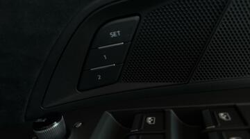 2025 Audi Performance 105kWh Carbon Black Auto quattro 4-door (Green) - Image: 31