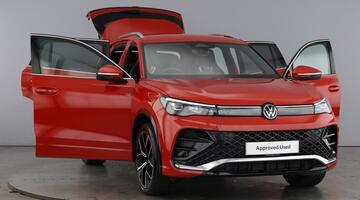2025 Volkswagen 2.0 TDI R-Line DSG Euro 6 5-door (Red) - Image: 9