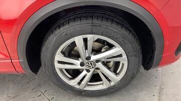 2023 Volkswagen TSI R-Line DSG Euro 6 5-door (Red) - Image: 5