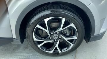 2017 Toyota VVT-h Dynamic CVT Euro 6 5-door (Silver) - Image: 5