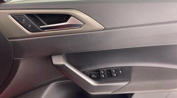 2021 Volkswagen 1.0 EVO Match Euro 6 5-door (Red) - Image: 20