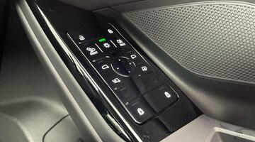 2025 Audi 100kWh S line Auto quattro 5-door (Black) - Image: 20