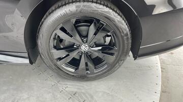 2025 Volkswagen Pro S 86kWh Match Plus Tourer Auto 5-door (Black) - Image: 34