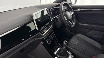 2025 Volkswagen TSI R-Line Euro 6 5-door (White) - Image: 2