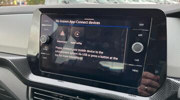 2025 Volkswagen 1.0 TSI Match Euro 6 5-door (Silver) - Image: 15