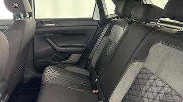 2025 Volkswagen 1.0 TSI R-Line DSG Euro 6 5-door (White) - Image: 33