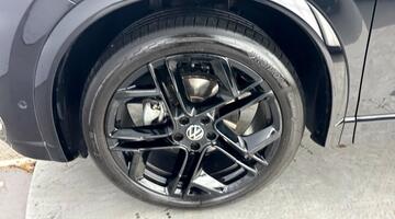 2025 Volkswagen ETSI MHEV R-Line DSG Euro 6 5-door (Black) - Image: 30