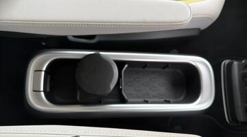 2024 Volkswagen Pro 77kWh Life Auto 5-door (Multicolour) - Image: 34