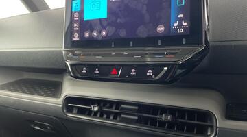 2024 Volkswagen Pro 77kWh Commerce Plus Auto 5-door (Silver) - Image: 12