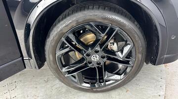 2025 Volkswagen ETSI MHEV R-Line DSG Euro 6 5-door (Black) - Image: 5