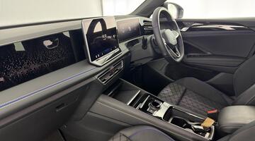 2025 Volkswagen 2.0 TDI R-Line DSG Euro 6 5-door (Grey) - Image: 2