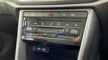 2022 Volkswagen TSI Style Euro 6 5-door (Blue) - Image: 13