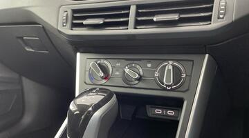 2025 Volkswagen 1.0 TSI Match DSG Euro 6 5-door (White) - Image: 25