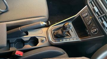 2025 Volkswagen 1.0 TSI Life Euro 6 5-door (White) - Image: 28