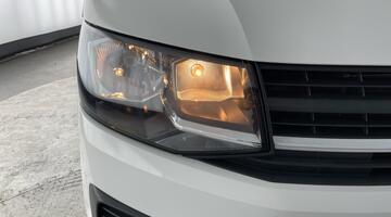 2019 Volkswagen 2.0 TDI T30 BlueMotion Tech Trendline Kombi FWD SWB Euro 6 5-door (White) - Image: 39