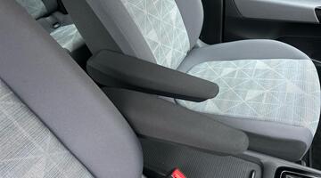 2020 Volkswagen Pro Performance 58kWh Life Auto 5-door (Silver) - Image: 32