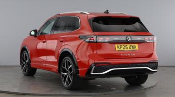 2025 Volkswagen 2.0 TDI R-Line DSG Euro 6 5-door (Red) - Image: 3