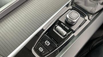 2019 Volvo 2.0 T4 Edition Auto Euro 6 5-door (Red) - Image: 25