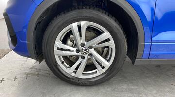 2025 Volkswagen TSI R-Line DSG 2WD Euro 6 2-door (Blue) - Image: 38