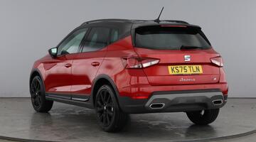 2025 SEAT 1.0 TSI FR Black Edition Euro 6 5-door (Red) - Image: 3