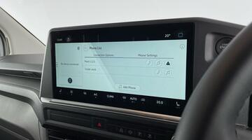 2025 Volkswagen T32 65kWh Commerce Plus Auto RWD SWB 5-door (White) - Image: 25