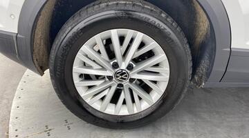 2022 Volkswagen TSI Life DSG Euro 6 5-door (White) - Image: 17