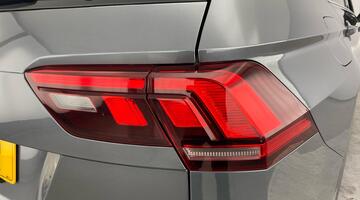 2021 Volkswagen 2.0 TDI Life DSG Euro 6 5-door (Grey) - Image: 30