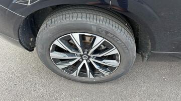 2025 Volvo 2.0 B5 MHEV Plus Auto Euro 6 5-door (Black) - Image: 37